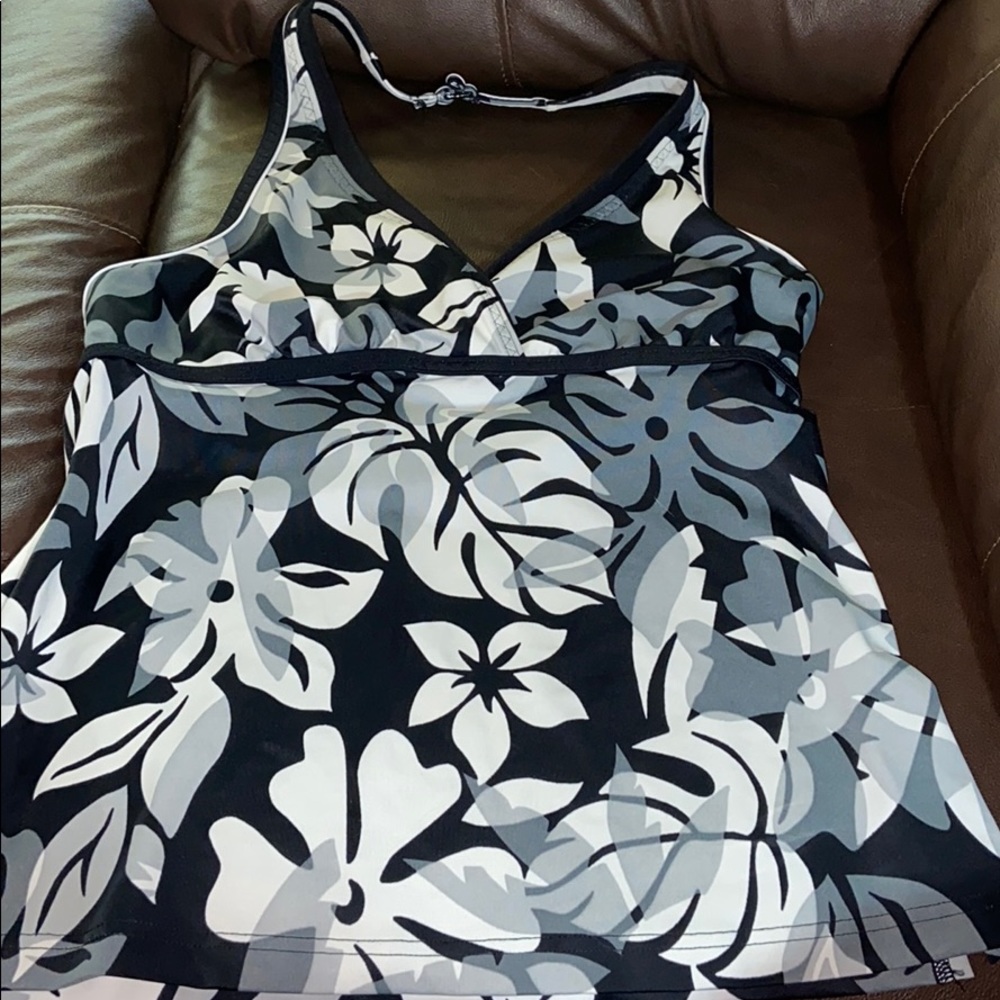 Lands’ End size 6 tankini halter top